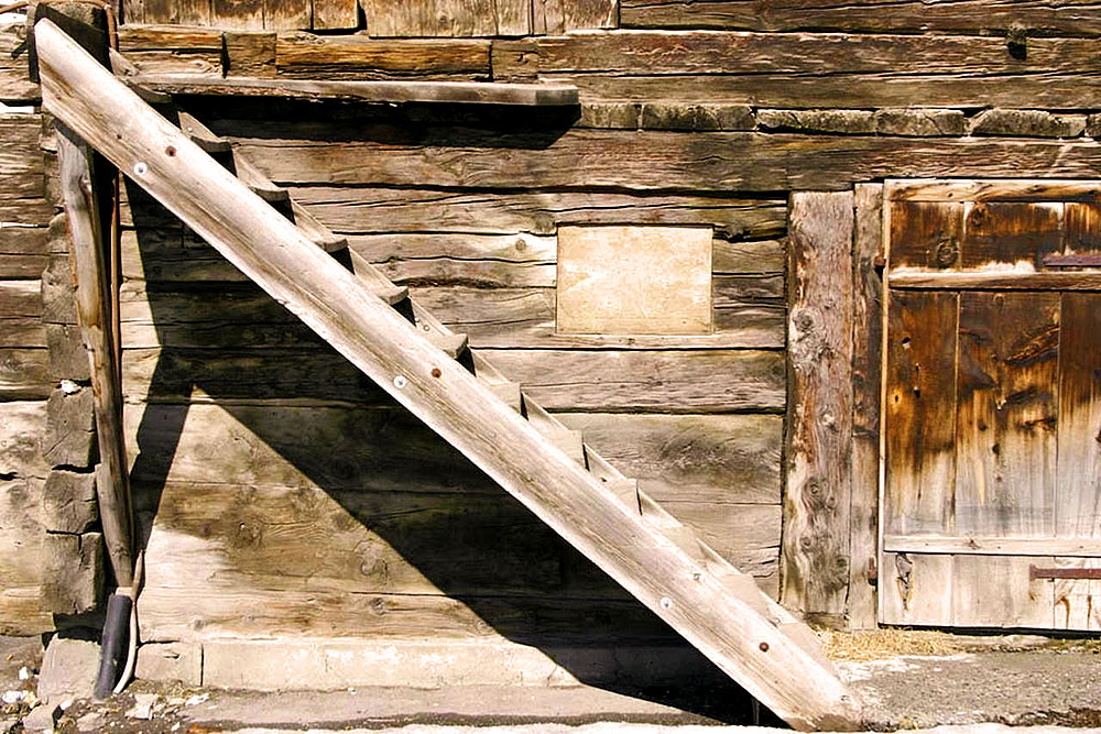 Escalier de meunier ancien en bois