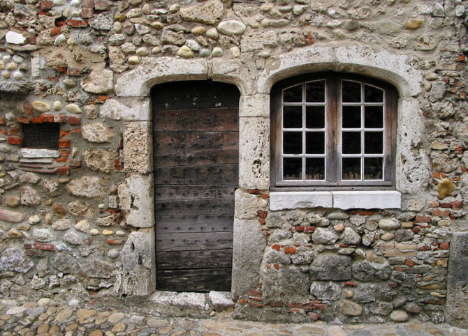 Encadrement en pierres anciennes